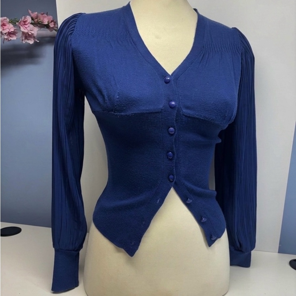 🎁 FREE W/ BUNDLE*  Summer Cardigan Blue Button-Front V-Neck Knit Top - Picture 2 of 2